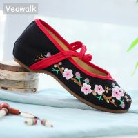 【QZY Department Store】 Veowalk เย็บปักถักร้อยลูกพรุนผ้าฝ้ายสำหรับผู้หญิงรองเท้าบัลเล่ต์ไม่มีส้นมีสายรัดเท้าปักสไตล์จีนแบบแบน