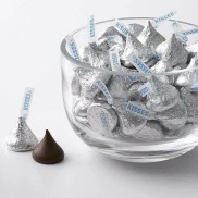 Kẹo Socola sữa Hershey s Kisses Milk Chocolate 306 gr của Mỹ