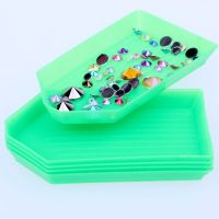 5pcs Plastic Round Or Green Rectangular Rhinestone Tray Tool Acrylic Plate Case Storage Nail Art Diy Rhinestones Tray Container Cups  Mugs Saucers