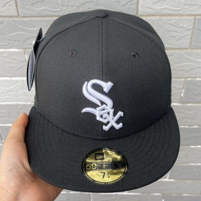 【พร้อมส่ง MLB หมวกปีกแบน หมวกฮิปฮอป ลาย Chicago White Sox สีดํา สําหรับผู้ชาย และผู้หญิง