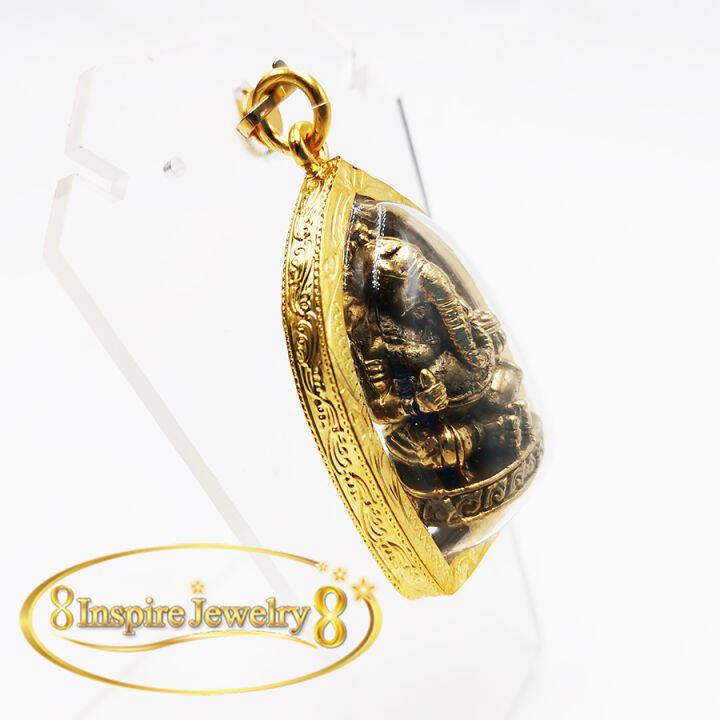 inspire-jewelry-จี้พระพิฒเนศห-เลี่ยมกรอบทองตอกลายแบบร้านทอง-24k-ขนาด-3x3cm-เครื่องรางความรัก-เมตตาความสำเร็จ-พร้อมถุงกำมะหยี่และเชือกถักเงื่อน