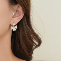 baby clover - morning.earrings