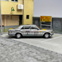 Diecast 164 Scale W126 560SEL 2000ซีดานจำลองรถสะสมเครื่องประดับโลหะของเล่น Gift