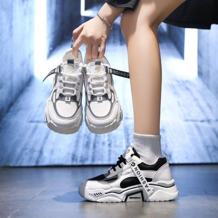 รองเท้าแพลตฟอร์ม-รองเท้ากีฬาผู้หญิง-รองเท้าผ้าใบเสริมส้น-การออกแบบเกาหลี
