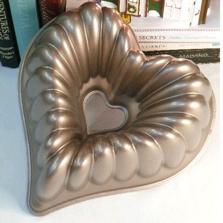 Nordic Ware - Elegant Heart Bundt Pan