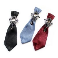 Classic British Style Diamond Bow Tie Knot Brooch for Women Men Wedding Vintage Rhinestone Bowtie Clothing Accessories Necktie Nails Screws Fasteners