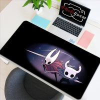 Hollow Knight Gaming Mouse Pad แผ่นรองเมาส์เกมคอนโซล แผ่นรองแล็ปท็อป คีย์บอร์ดที่กำหนดเอง Cartoon Extension Maus 900x400 Pad ขนาดใหญ่ Xxl สำหรับพีซี