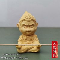 ☑ Boxwood carving characters statue of sun wukong zodiac monkey hand playing with a Monkey King pendulum car decorative arts and crafts