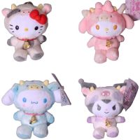 [HOT ZHLSWKCXKLKWHG 543] 10ซม. Kawaii Kuromi My Melody Cinnamoroll Hellokittys Sanrioed Plush ตุ๊กตาของเล่นการ์ตูน Plushie พวงกุญแจกระเป๋าจี้ของขวัญหญิง