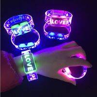 สายรัดข้อมือส่องแสงเครื่องประดับคอสตูมมีไฟ Led ของสำหรับปาร์ตี้วันเกิดเรืองแสง10ชิ้น