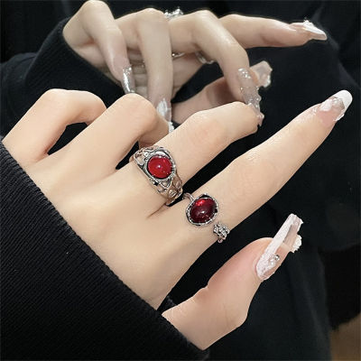 แหวนดีไซน์กลวงสำหรับแหวนอัญมณีสีแดงแหวนหินอัญมณีวินเทจเครื่องประดับสาวสวยแหวนตัดแบบไม่สม่ำเสมอ