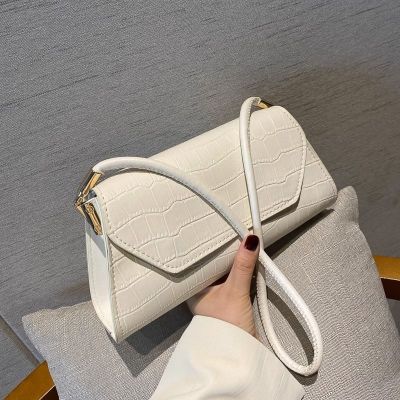 MLBˉ Official NY Bag womens French underarm bag Korean style small satchel all-match new niche fashion Hong Kong style retro one-shoulder baguette bag