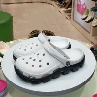 รองเท้า Crocs หลุมรองเท้าผู้ชายแท้รองเท้าแตะและรองเท้าแตะรองเท้ากีฬาคู่หิวโหย