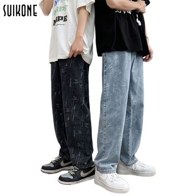 Suikone กางเกงยีนส์ กางเกงยีนส์ผู้ชายฤดูใบไม้ผลิและฤดูใบไม้ร่วงใหม่กางเกงพิมพ์เกาหลีแนวโน้มกางเกงหลวมสบายๆ