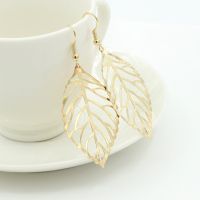 2022 Pendientes Hot Fashion Wholesale Jewelry Hollow Metal Leaves Dangling Long Statement Drop Earrings For Women Ear Stud