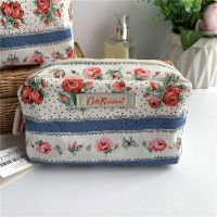 Cath Kidstons กระเป๋าแต่งหน้ากันน้ำ/กระเป๋าถือ Medium20 X 9X11ซม.