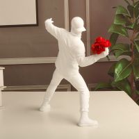 Resin Banksy Figurines For Interior Flower Thrower Statue Bomber Sculpture Home Desktop Decor Item Art Collection