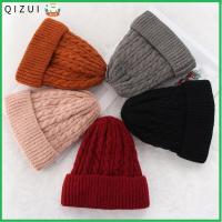 QIZUI ใหม่ อ่อนนุ่ม สีทึบ หมวกสกีแบบสบาย ๆ หมวกป้องกันความเสี่ยงขนแกะหนา หมวกทรงอิดออด หมวกไหมพรมถัก