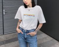 21ss 3M สะท้อนแสง Rainbow ตัวอักษร Vetements เสื้อยืด VTM โลโก้ Vetements Top Tee Streetwear Kanye West Hip Hop Vetements เสื้อยืด