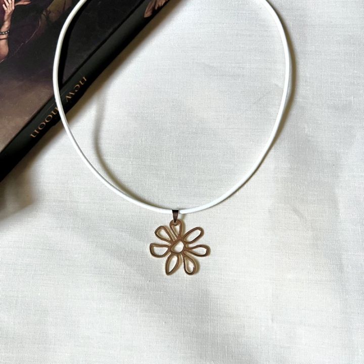 update-necklace-luxy-flower