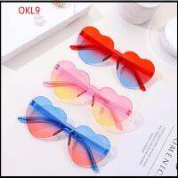 OKL9 ทันสมัยและทันสมัย สีสันสดใส สีลูกอมสี เลนส์ไล่ระดับสี แว่นตากันแดดรูปหัวใจ แว่นตารูปหัวใจ แว่นกันแดดสำหรับงานเลี้ยง ที่บังแดด