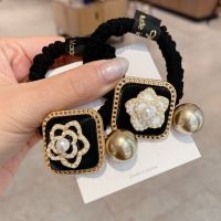 【CW】 2021 Vintage Camellia Bow Pearl Hair Tie Flower Ponytail Black and White Head Rope Rubber Band Big Brand Luxury