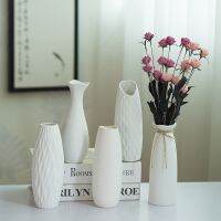 Nordic White Ceramics Vases Simple Flower Vases Creative Plant Hydroponic Container Flower Arrangement Bottle Desktop Home Decor