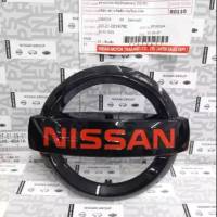 โลโก้หน้ารถนิสสันนาวาร่า สีดำ ตัวอักษรแดง ขนาด 16.5 x 14.5 cm. แท้ศูนย์ LOGO NISSAN NAVARA ตราหน้ากระจัง ตราหน้ารถนิสสัน โลโก้นาวาร่าสีดำแดง นาวาร่า