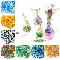 VIVECO 300PCS สี่เหลี่ยมสี่เหลี่ยม แก้วโมเสค DIY คริสตัลคริสตัลคริสตัล สีสันสดใส แก้วโมเสค DIY สำหรับเด็ก อุปกรณ์ตกแต่งตกแต่ง งานฝีมืองานประดิษฐ์ กระเบื้องโมเสคสี่เหลี่ยมสีสันสดใส โครงการโมเสค