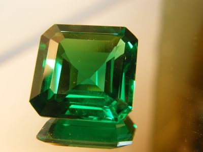 มรกต พลอย Columbia โคลัมเบีย Green  Emerald  very fine lab made PEAR shape 20x20 มม mm...33 กะรัต carats (1 เม็ด carats ) รูปหยดน้ำ (พลอยสั่งเคราะเนื้อแข็ง)