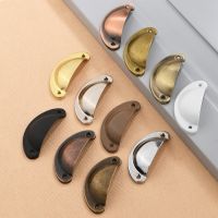 Retro Pull Antique shell shape drawer cabinet wardrobe dressing table furniture handle hole distance 64mm Door Hardware Locks