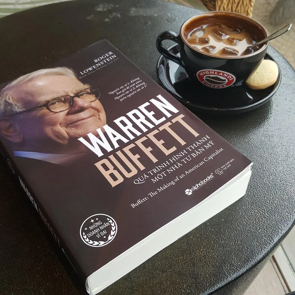Những cuốn sách của Warren Buffett giúp bạn làm giàu nhanh chóng 2 Sách - Warren Buffett - Quá trình hình thành một nhà tư bản Mỹ 299K | Lazada.vn