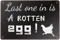 ป้ายโลหะดีบุกวินเทจสำหรับตกแต่งผนังบ้าน-สุดท้ายในเป็นไข่เน่า! -เหมาะสำหรับบ้านไร่,ห้องครัว,ผับ,บาร์กาแฟ,คลับ-การตกแต่งที่ตลกและเล่นโวหาร