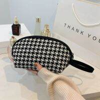 HEMPW แฟชั่น ความจุขนาดใหญ่ Houndstooth สำหรับผู้หญิง เคสเครื่องสำอาง กระเป๋าจัดระเบียบสำหรับเดินทาง ล้างกระเป๋า กระเป๋ารัดข้อมือ กระเป๋าผ้าใบแต่งหน้า กระเป๋าเก็บของในห้องน้ำ กระเป๋าเครื่องสำอาง