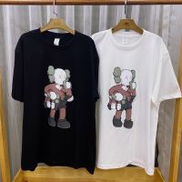 DSL001 เสื้อยืดผู้ชาย เสื้อยืดราคาถูก เสื้อยืดคอกลม แขนสั้น Kaws 003 เสื้อผู้ชายเท่ๆ เสื้อผู้ชายวัยรุ่น