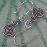 Coil earrings pure silver Thai Karen hill tribe beautiful  สวยงามไทยตำหูเงินกระเหรี่ยงทำจากมือชาวเขางานฝีมือสวยของฝากที่มีคุณค่าของฝากถูกใจ มีคุณค่า