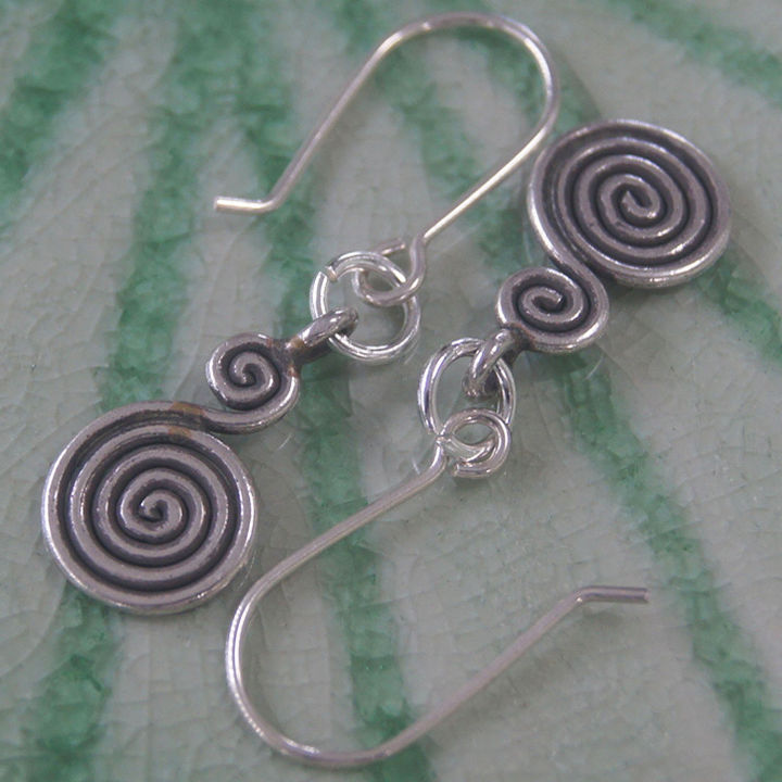 coil-earrings-pure-silver-thai-karen-hill-tribe-beautiful-สวยงามไทยตำหูเงินกระเหรี่ยงทำจากมือชาวเขางานฝีมือสวยของฝากที่มีคุณค่าของฝากถูกใจ-มีคุณค่า