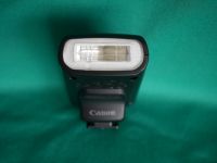 Canon Speedlite 90EX แฟลชค่ายแคนนอน Canon Flash สุดคุ้มค่า เหมาะสุดๆ สำหรับ กล้องมิลเลอร์เลท EOS และ ได้ด้วย พกพาง่าย เล็กเบา ใช้งานสะดวก  คุณสมบัติเด่น High Light spec. * กำลังไฟไกด์นัมเบอร์ สูงสุด Max. Gide No. 30 ft. / 9m at ISO 100 * แฟลชกล้องขนาดเล็ก