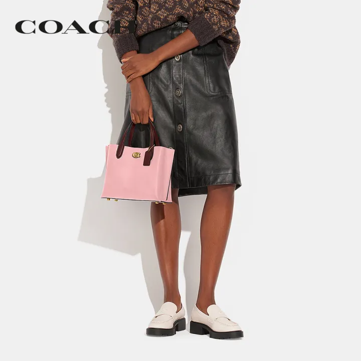 coach-กระเป๋าทรงสี่เหลี่ยมผู้หญิงรุ่น-willow-tote-24-in-colorblock-สีชมพู-c8561-b4vi6