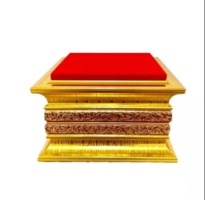 SEF ฐานพระ กรอบไม้สีทองลายไทย ขนาดฐาน 6.5x6.5 นิ้ว สูง 4 นิ้ว พื้นที่วางพระกำมะหยี่สีแดง 5x5 นิ้ว [ฐานพระลายไทยทอง 2 ชั้น] กรอบพระ