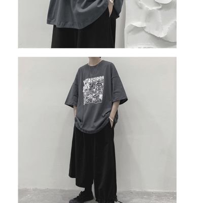 【Size S-8XL】เสื้อยืดพิมพ์ลายการ์ตูนญี่ปุ่นขนาดใหญ่หลวมสไตล์วิทยาลัยผู้ชายเสื้อยืดไขมันใหญ่ลำลอง uni