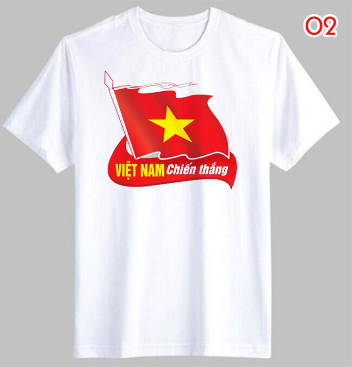 Áo thun cờ đỏ sao vàng in hình Việt Nam chiến thắng là một sản phẩm đầy ý nghĩa và cảm xúc. Hình ảnh của quân đội và quốc kỳ Việt Nam được in trên sản phẩm, nhắc nhở mọi người về những chiến công và thương tích của đất nước. Với chất liệu tốt và thiết kế thể thao, áo bóng đá cờ đỏ sao vàng sẽ mang đến trải nghiệm thú vị cho những ai yêu bóng đá.