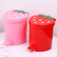 hot【DT】 Trash Can Garbage Bin Strawberry Small Desktop Desk Waste Lid Basket Car Kawaii Tabletop