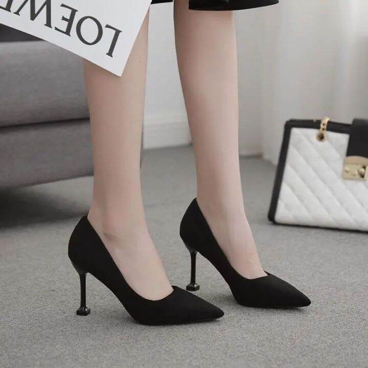 Black highheeled shoes, thin heels, graduation ceremony, etiquette
