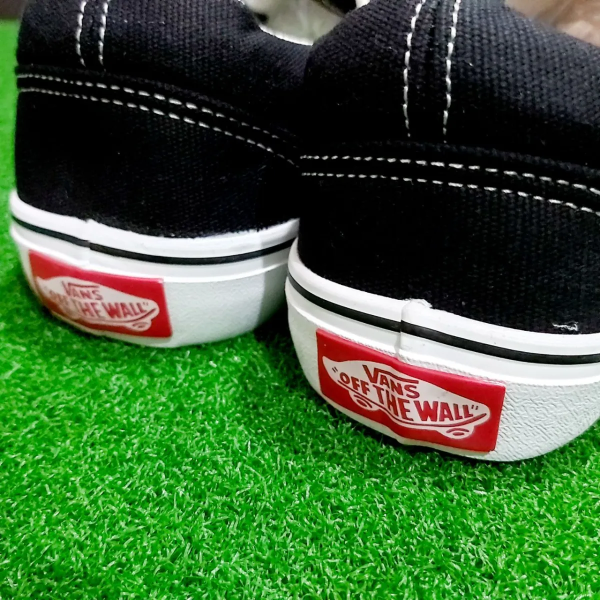 kasut vans era