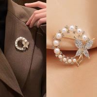 New Pearl Rhinestone Wreath Butterfly Brooch for Women Baroque Trendy Elegant Circle Brooch Pins Party Wedding Gifts