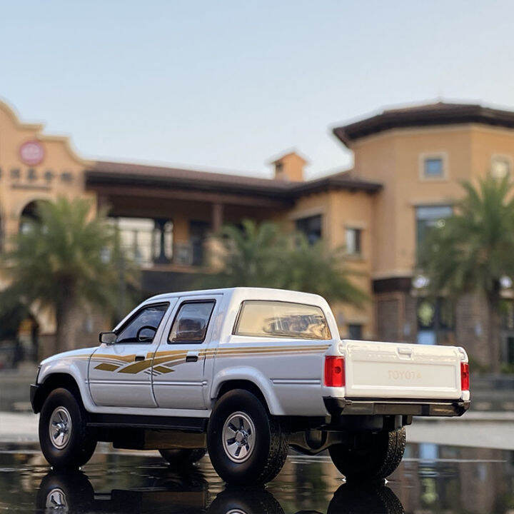 1:32 Toyota Hilux Alloy Pickup Car Model Diecasts Metal Simulation Toy
