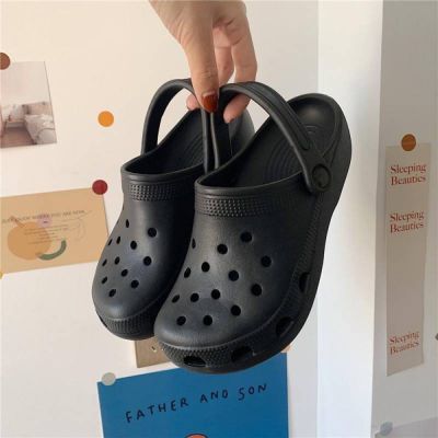 （A So Cute） หลังจากแล้ว☃✔Crocs 2022 4สีรองเท้าผู้หญิงหลุมชายหาดลำลองสำหรับผู้ชาย