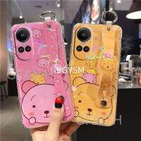 2023ใหม่เคสพร้อมส่งสำหรับ OPPO Reno10 Pro + 5G เคสโทรศัพท์พร้อมสีสัน TPU ซิลิโคนที่ถือสายรัดข้อมือแฟลชตัวการ์ตูนน่ารักหมีฝาครอบด้านหลัง OPPORENO10PRO5G