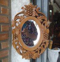 กระจกไม้แกะสลัก(Carved Mirror)ส่งพร้อมกระจก สีไม้ ขนาดกว้าง30xหนา2xสูง43 Cm แขวนผนัง รูปทรง วงรี ลาย ผลองุ่น สินค้ามีคุณภาพ ตรงปก ทำจากไม้จามจุรี